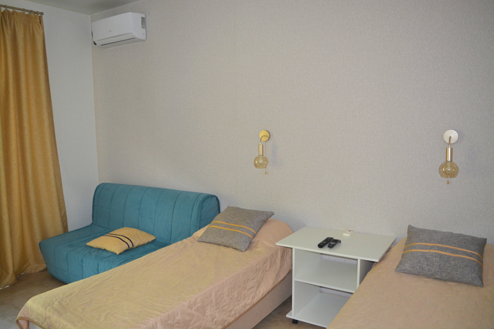 Апартаменты Двухкомнатная квартира в элитном поселке с частным пляжем