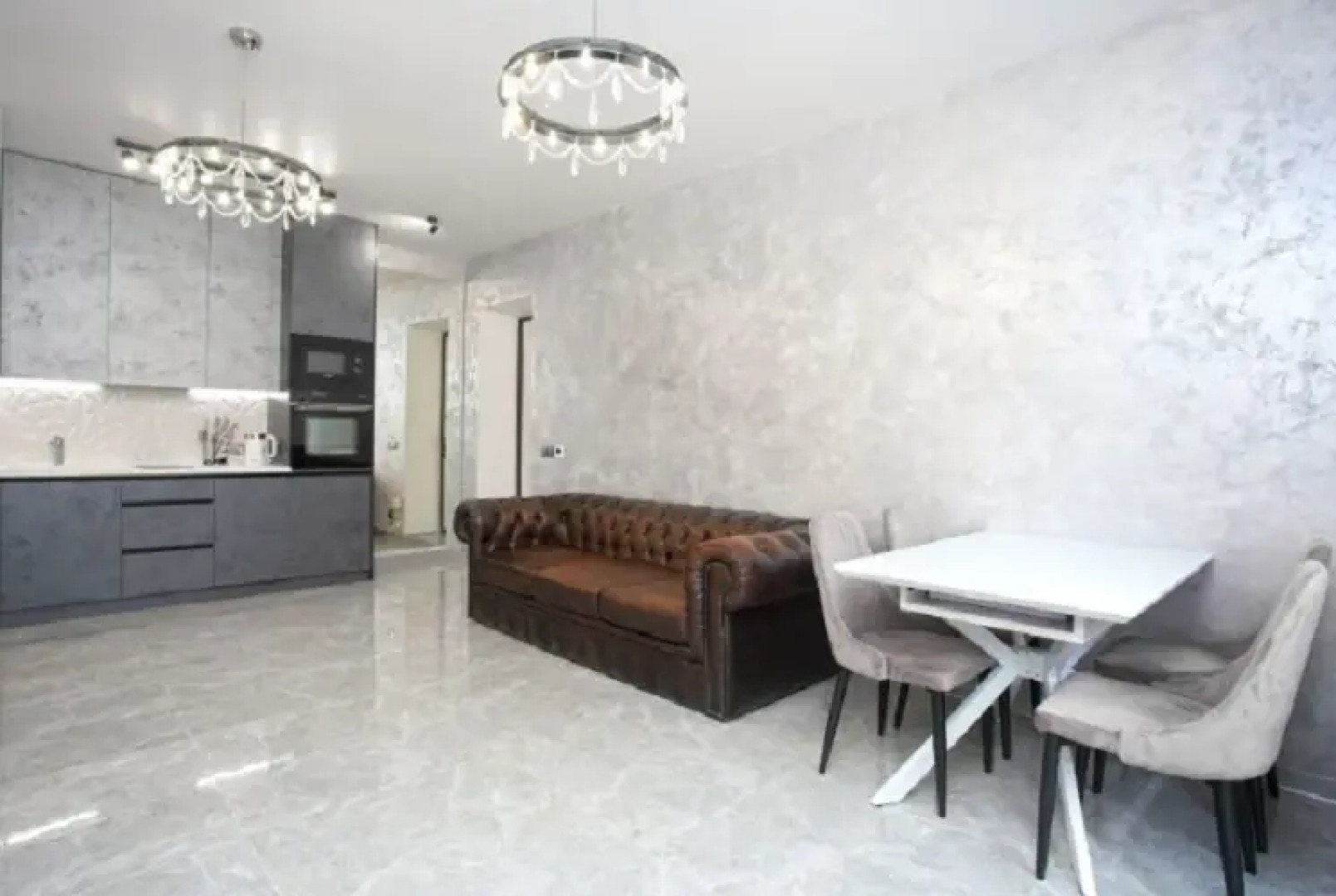 Апартаменты трёхкомнатные на Бобруйской 21