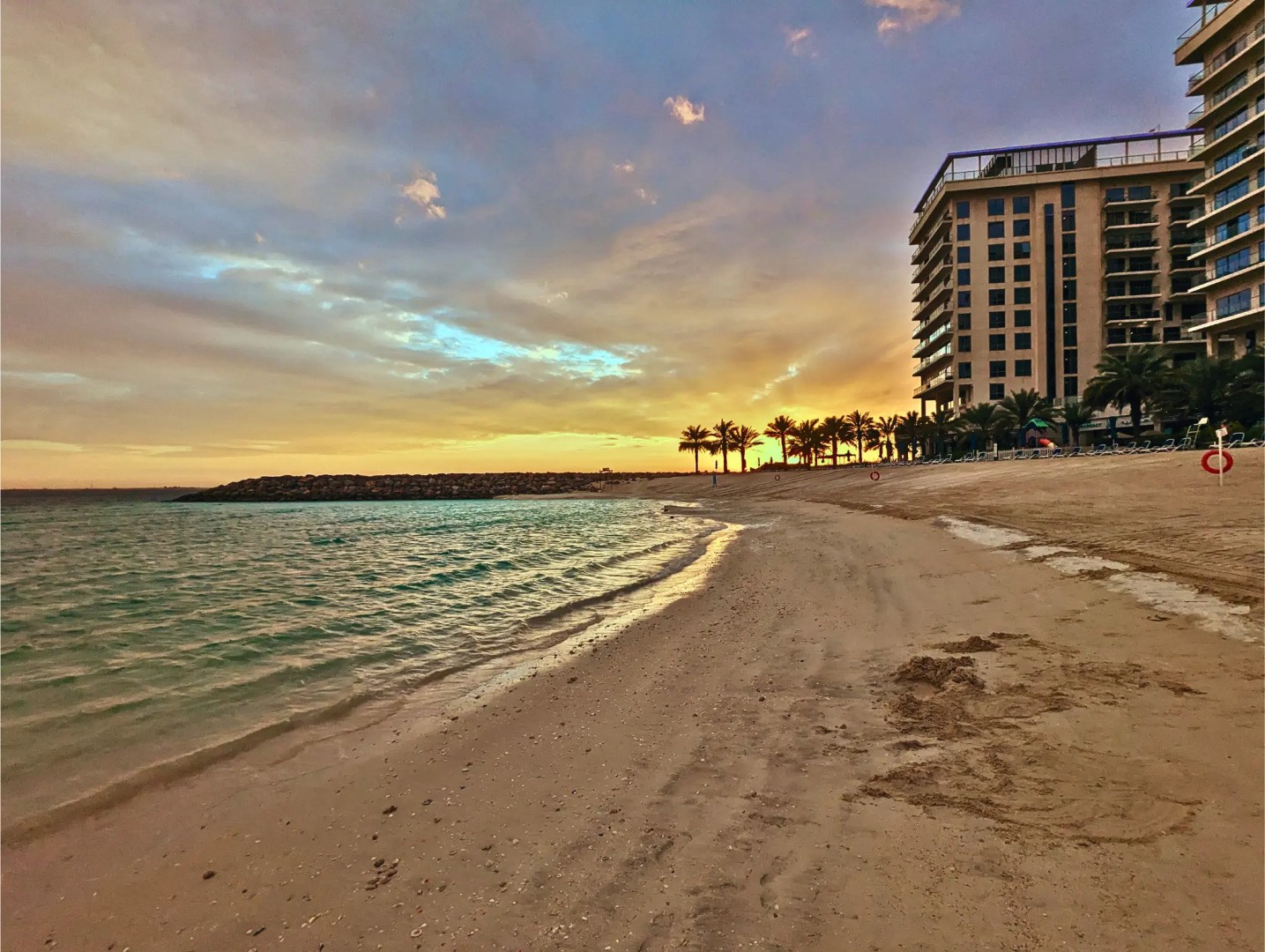 Апартаменты Luxurious Beachfront Marjan Island for Comfortable Stay