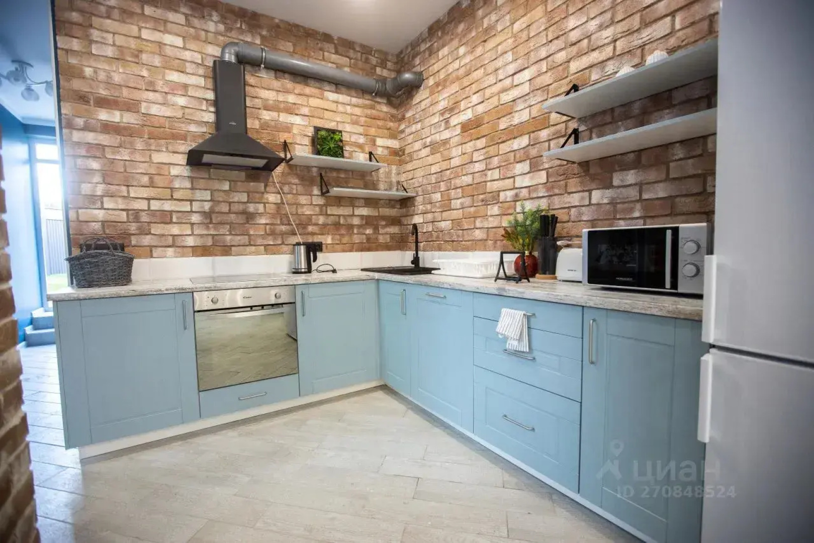 Частный дом у Реки с Баней