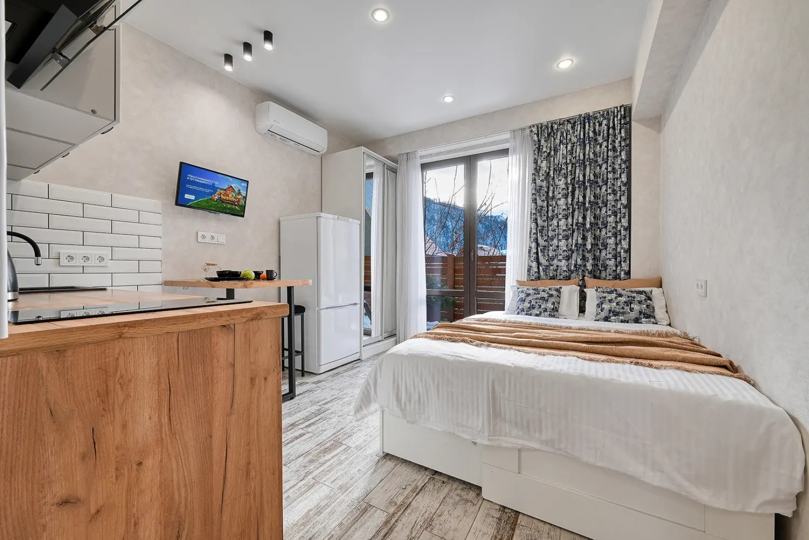 Квартира студия с террасой и видом на горы Я на море