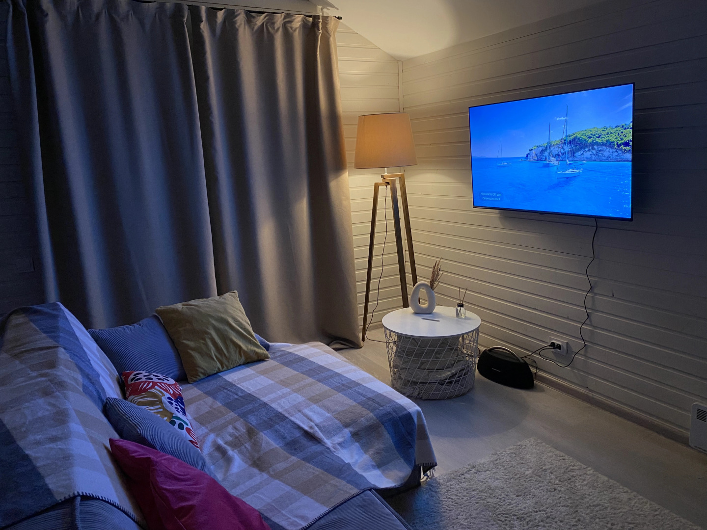 Гостевой дом в Грин Лаундж в окружении леса на берегу Истры