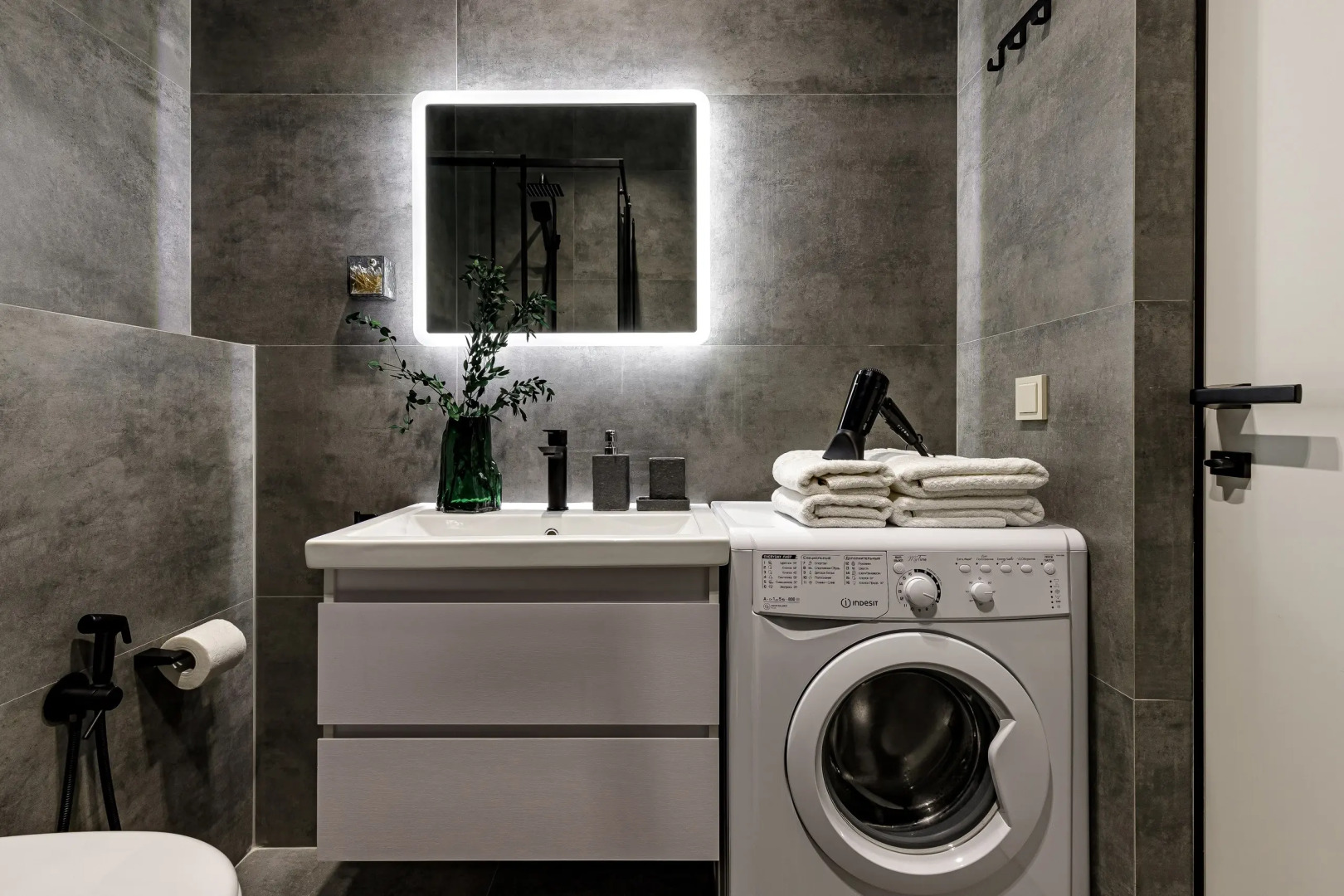 Апартаменты VIP студия с роскошной ванной у панорамного окна