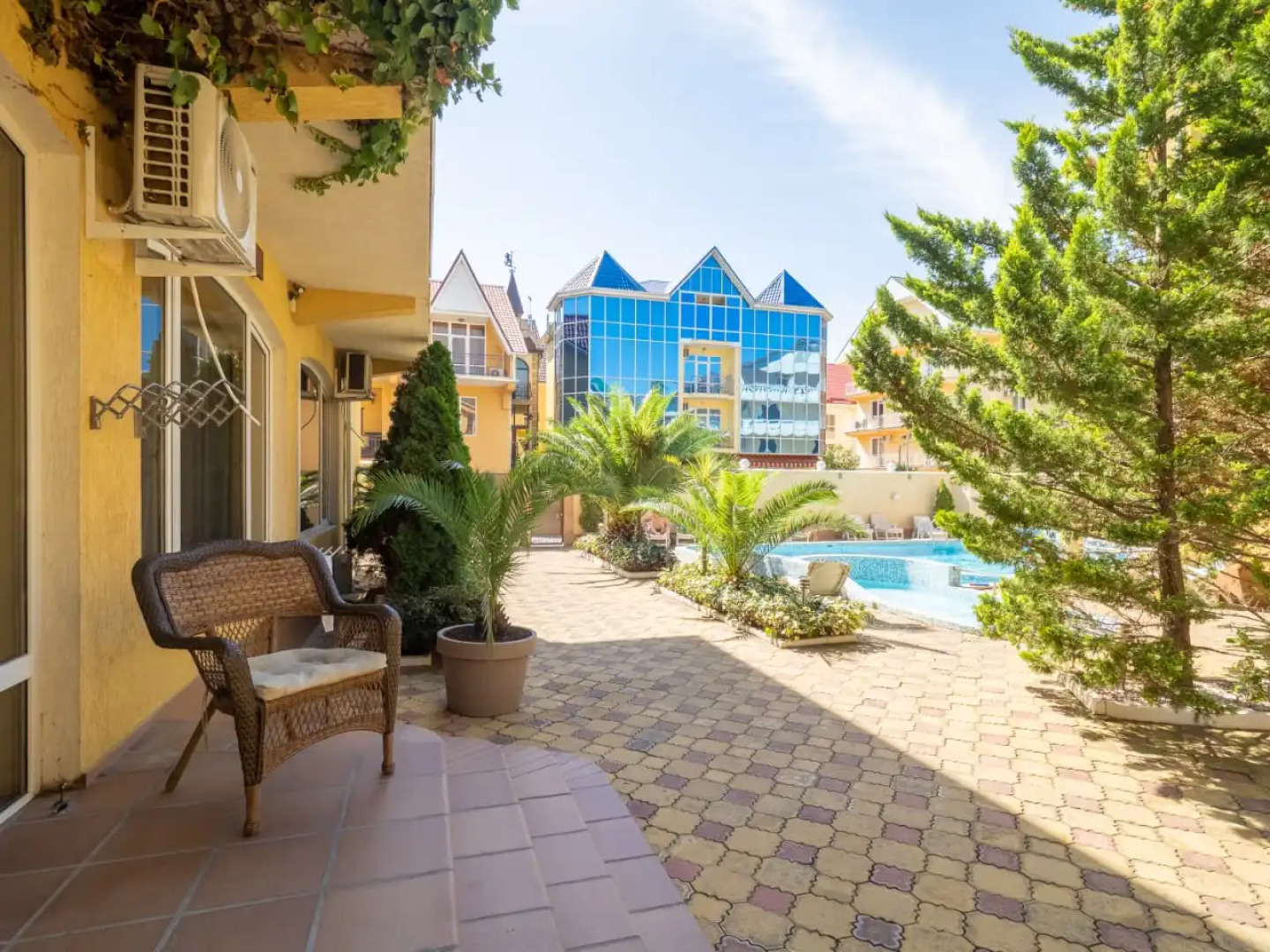 Апартаменты У Моря С Бассейном в ЖК Солнечный 15