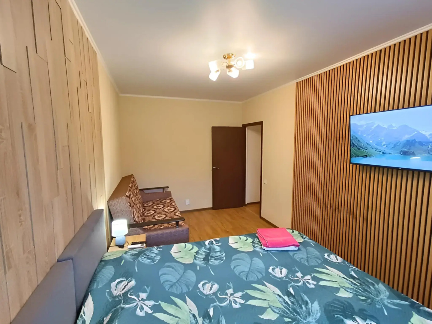 Апартаменты Двухкомнатные на втором этаже с балконом