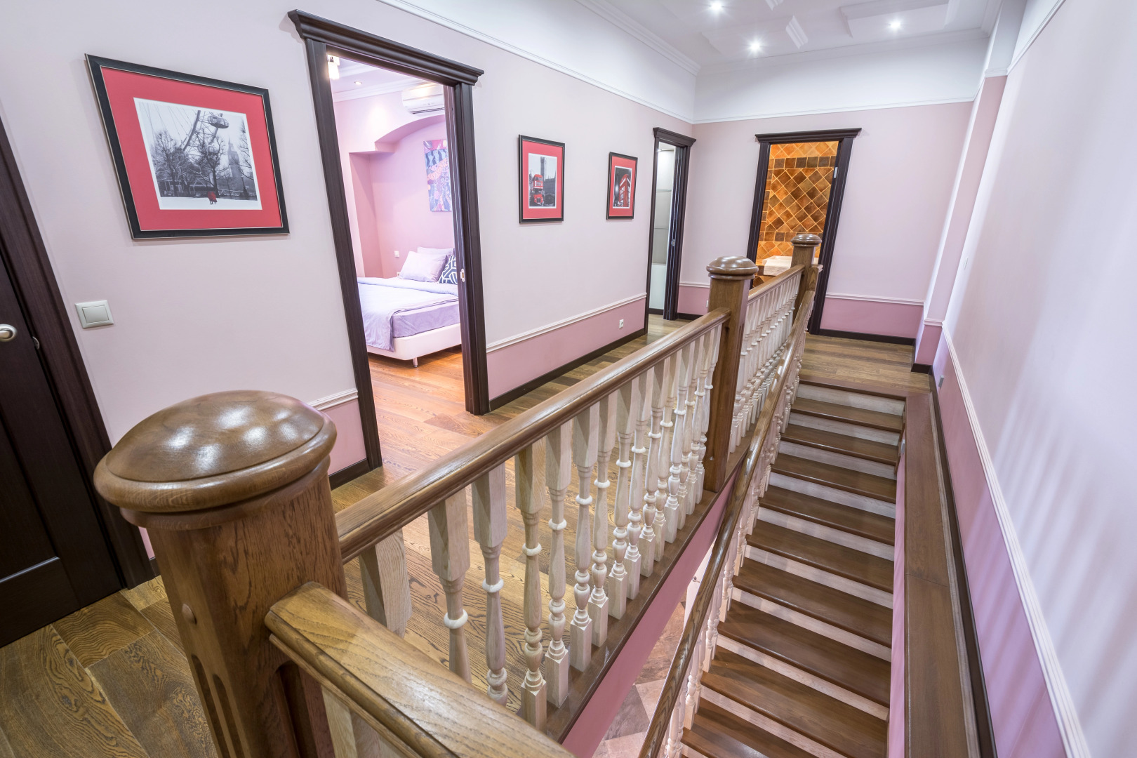 Апартаменты с финской сауной и двумя балконами — просторный двухэтажный пентхаус с двумя спальнями и гостиной