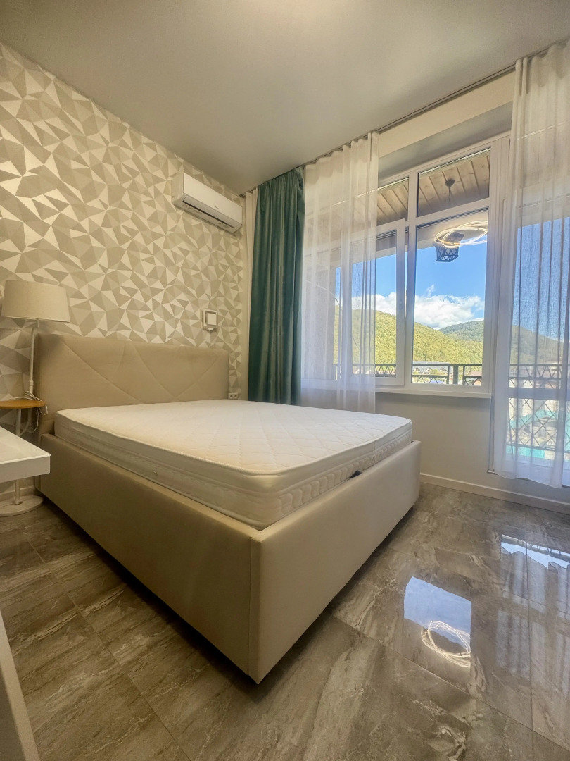 Квартира Просторная студия с террасой напротив отеля Мариотт