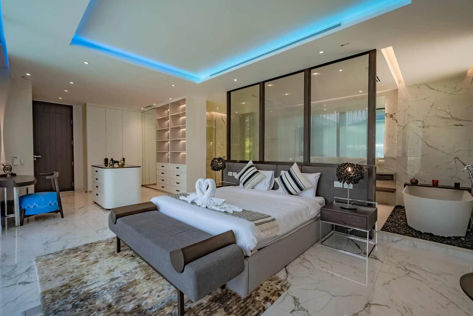 Вилла Luxury Infinity Pool Villa in Nai Harn