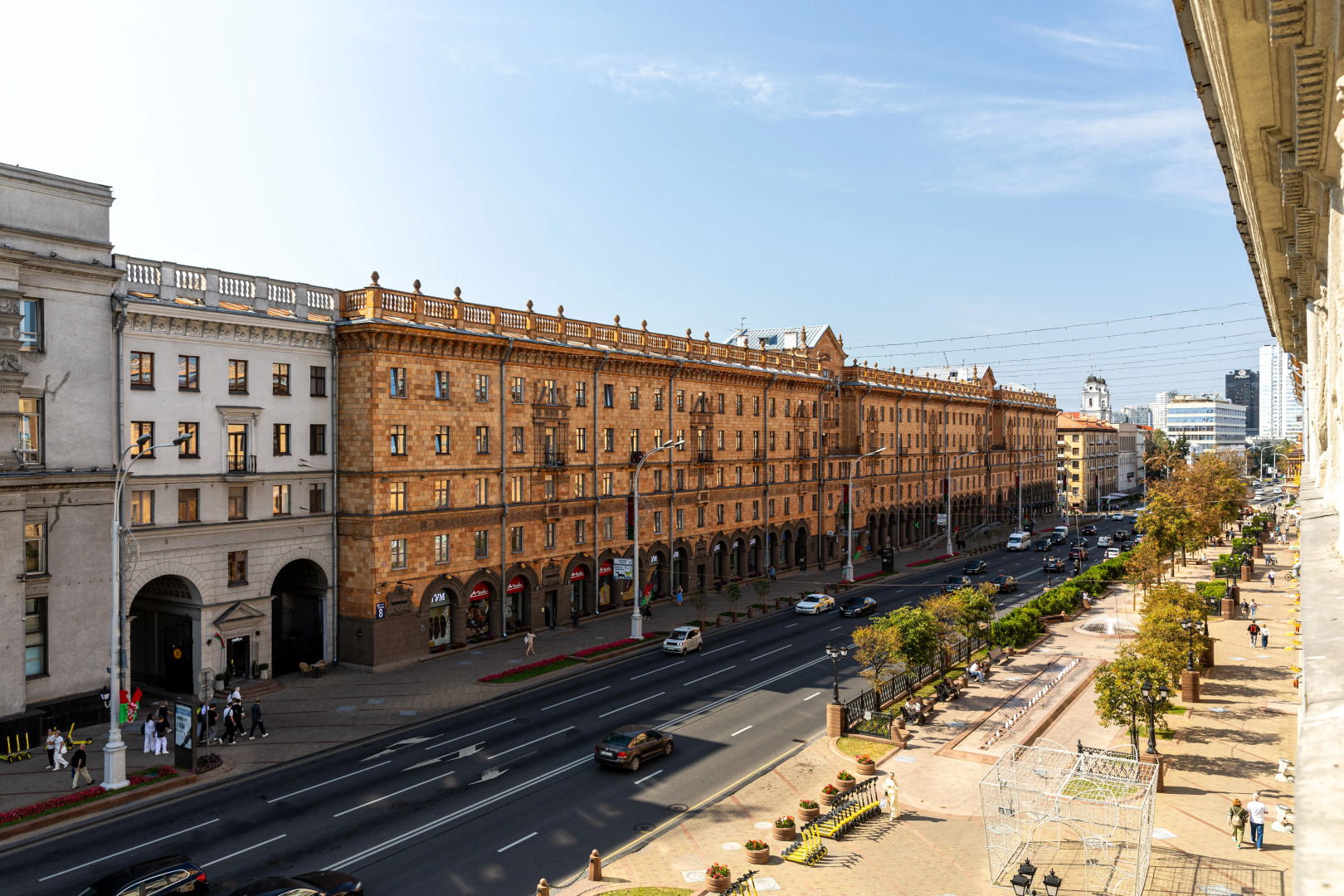 Квартира Трехкомнатная на Проспекте Независимости 23