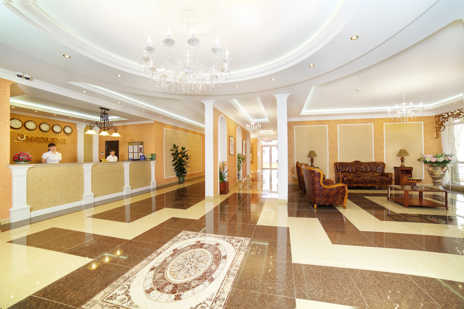 Отель Эмеральд