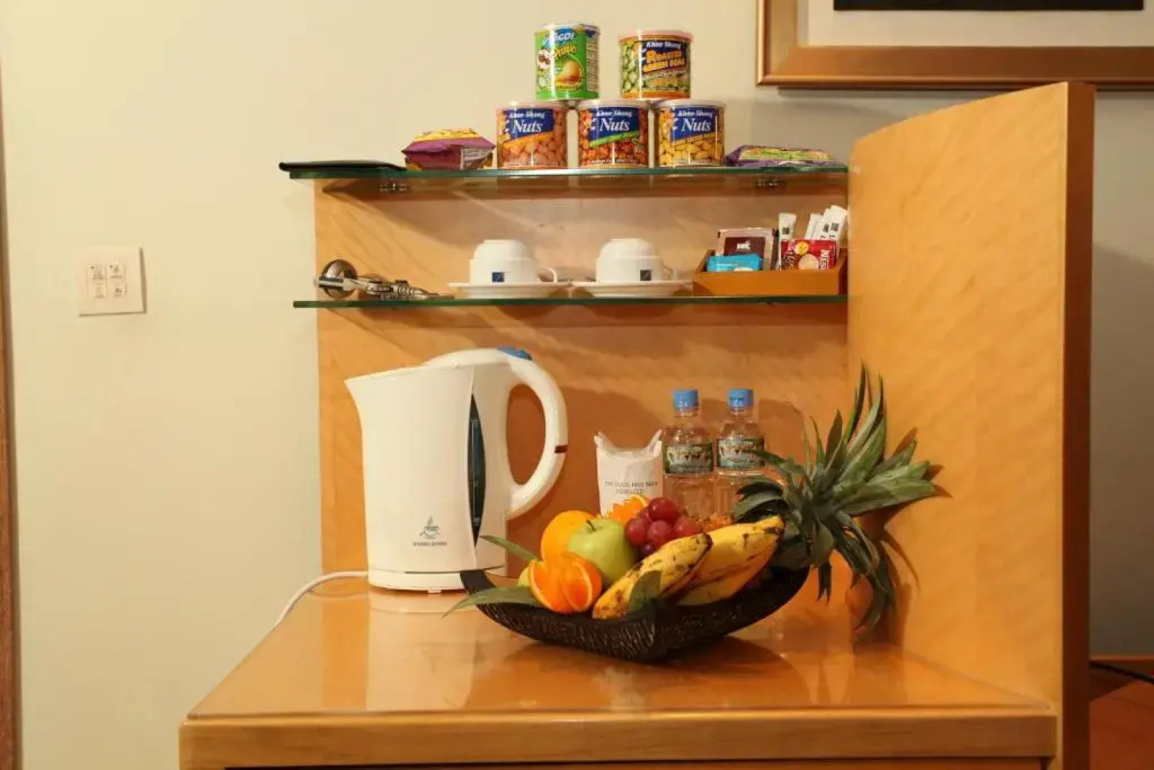 Lakeshore Hotel & Apartments