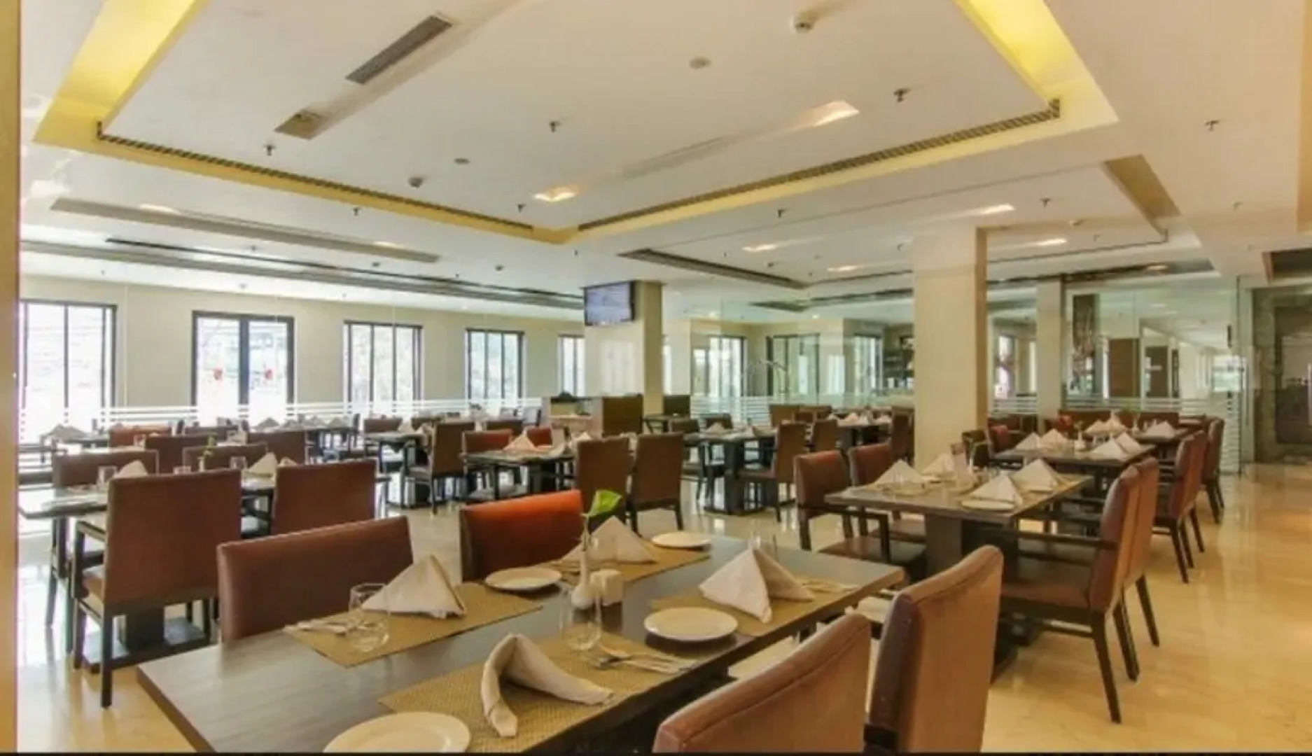 Отель Vibe by The LaLiT Traveler