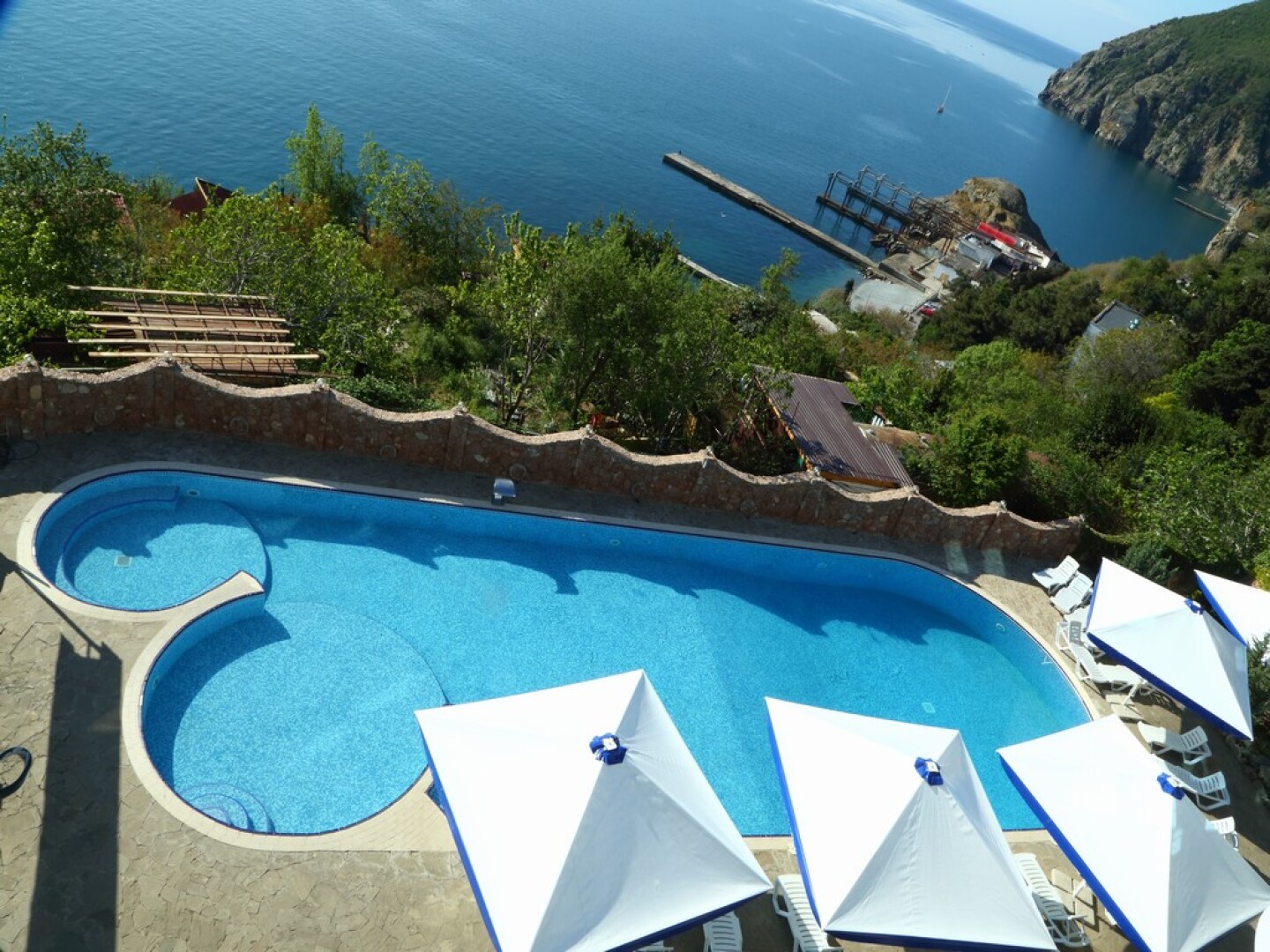 Отель Мажестик