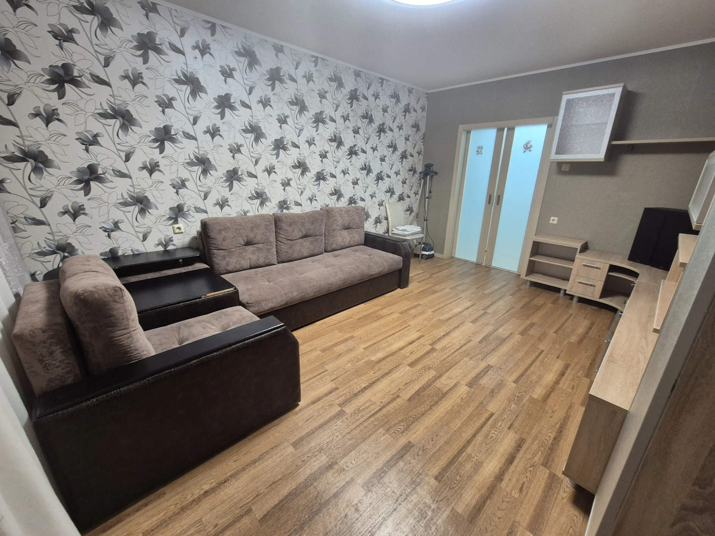 Квартира Просторная трёхкомнатная на Электронной