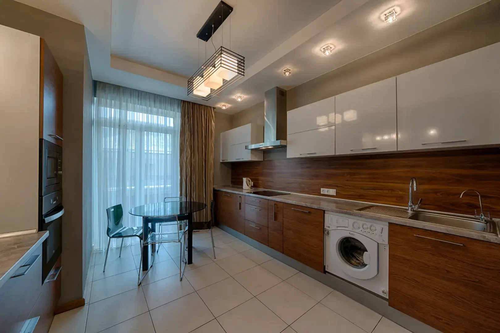 Апартаменты 4-комнатные HomeApart Сторожовская, 6