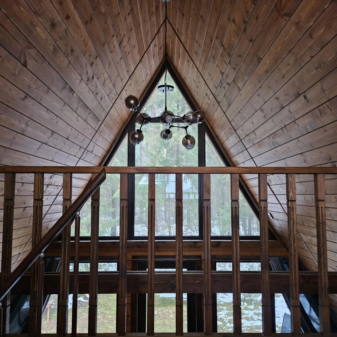 Частный дом темный А-фрейм