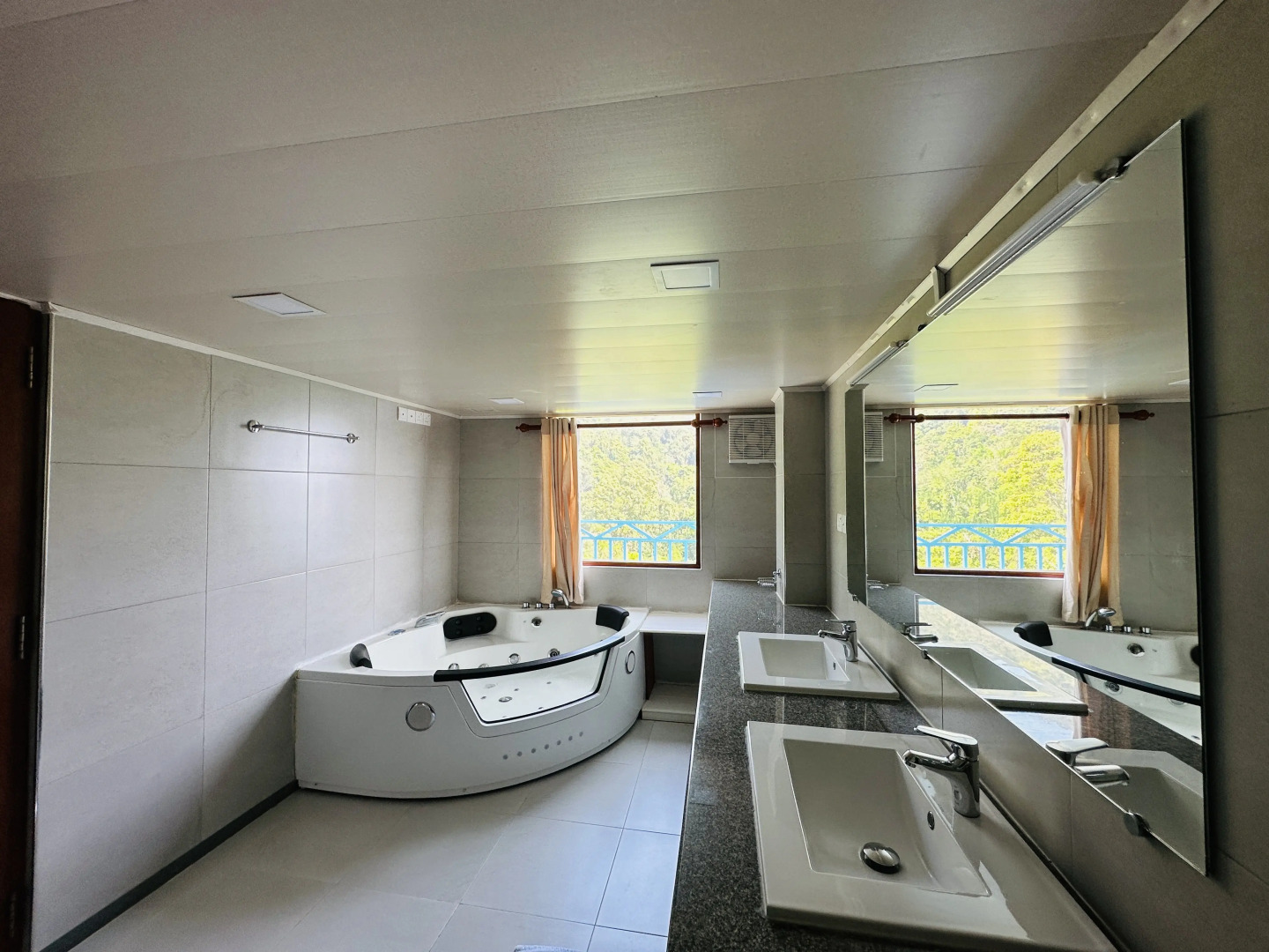 Отель Moi Ella by Dbi