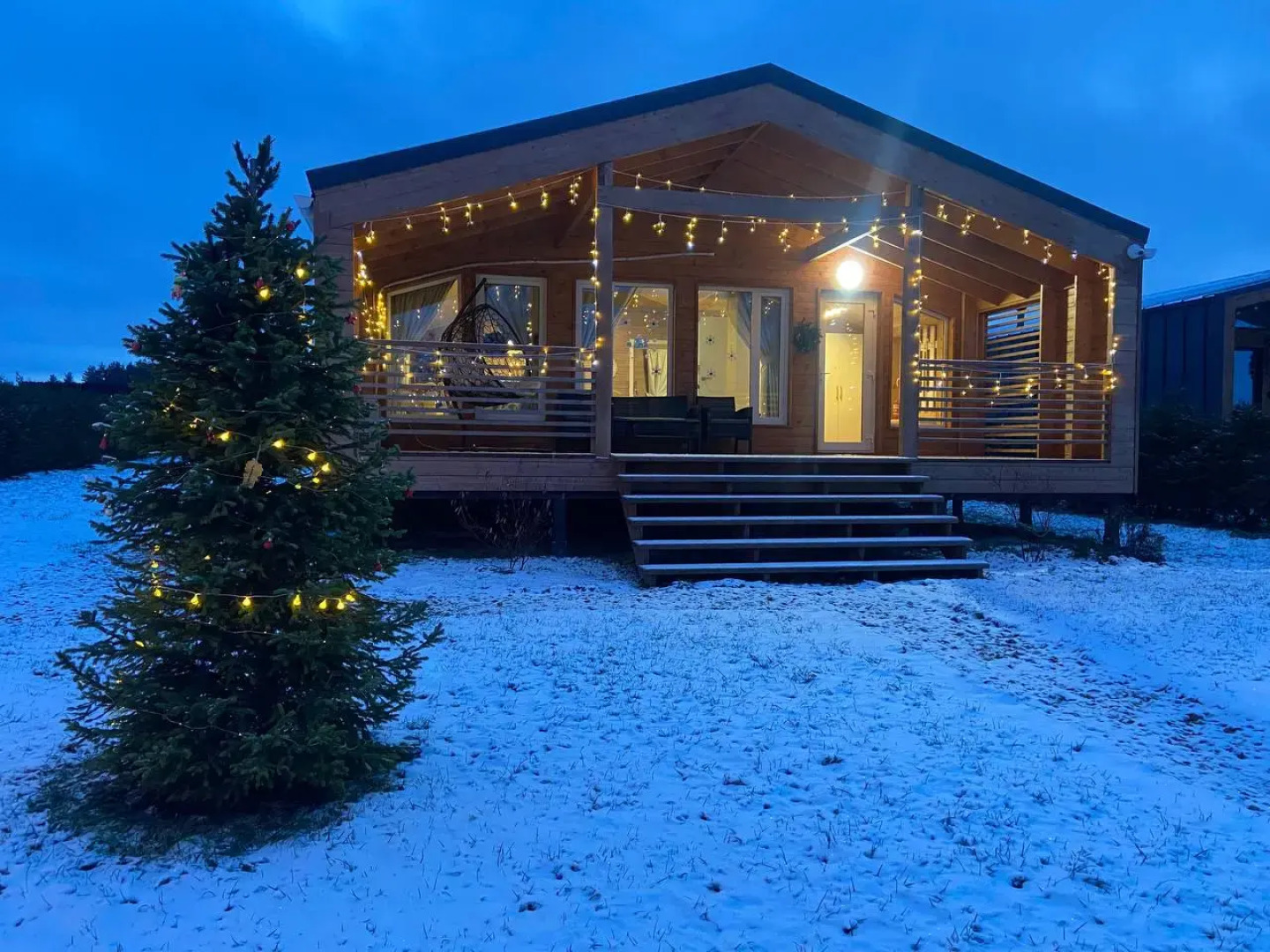 Частный дом комфортный со столом для пинг-понга и батутом