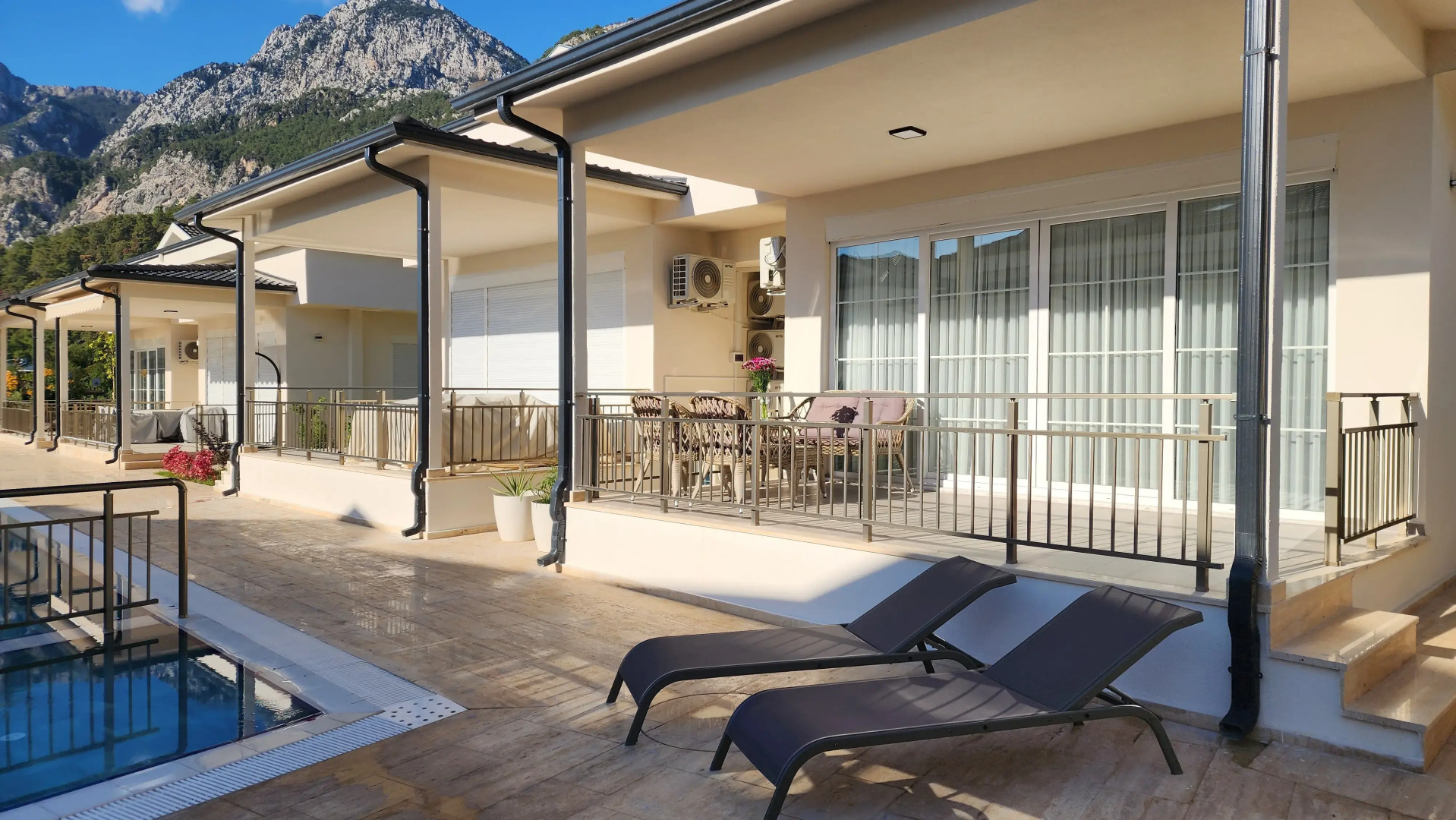 Вилла Монтана в комплексе с бассейном