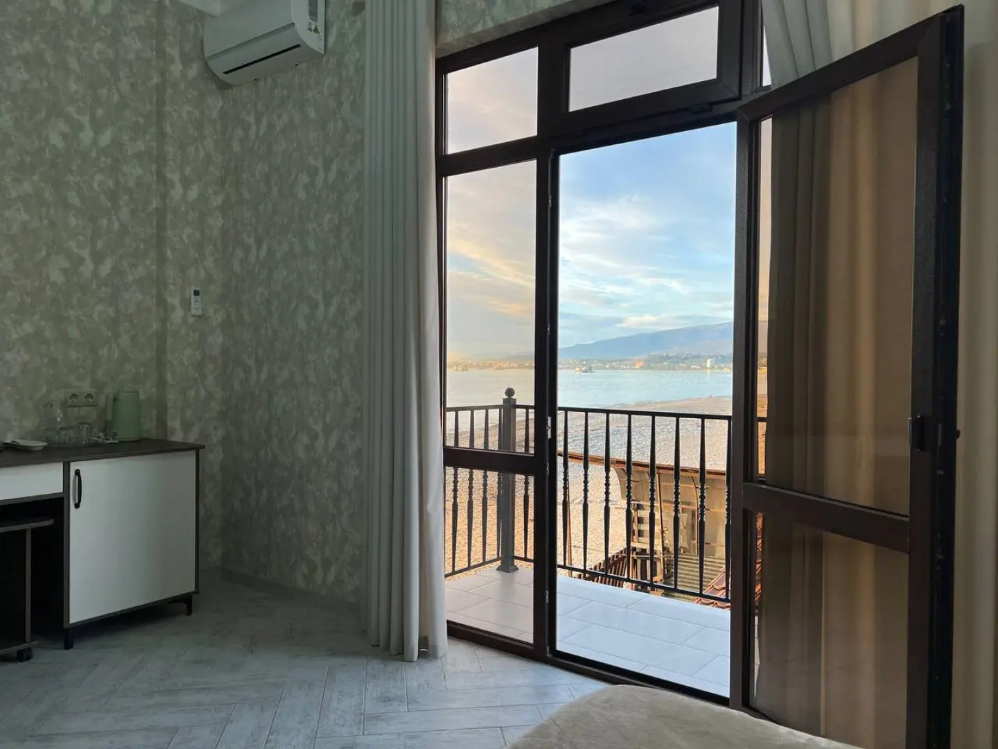 Отель Black Sea