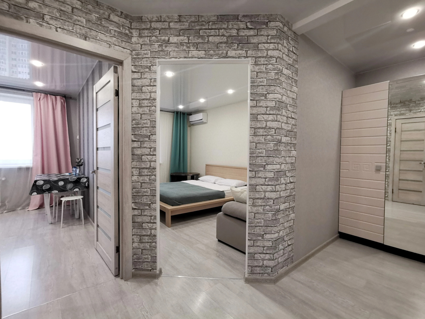 Апартаменты на Дыбенко 27А