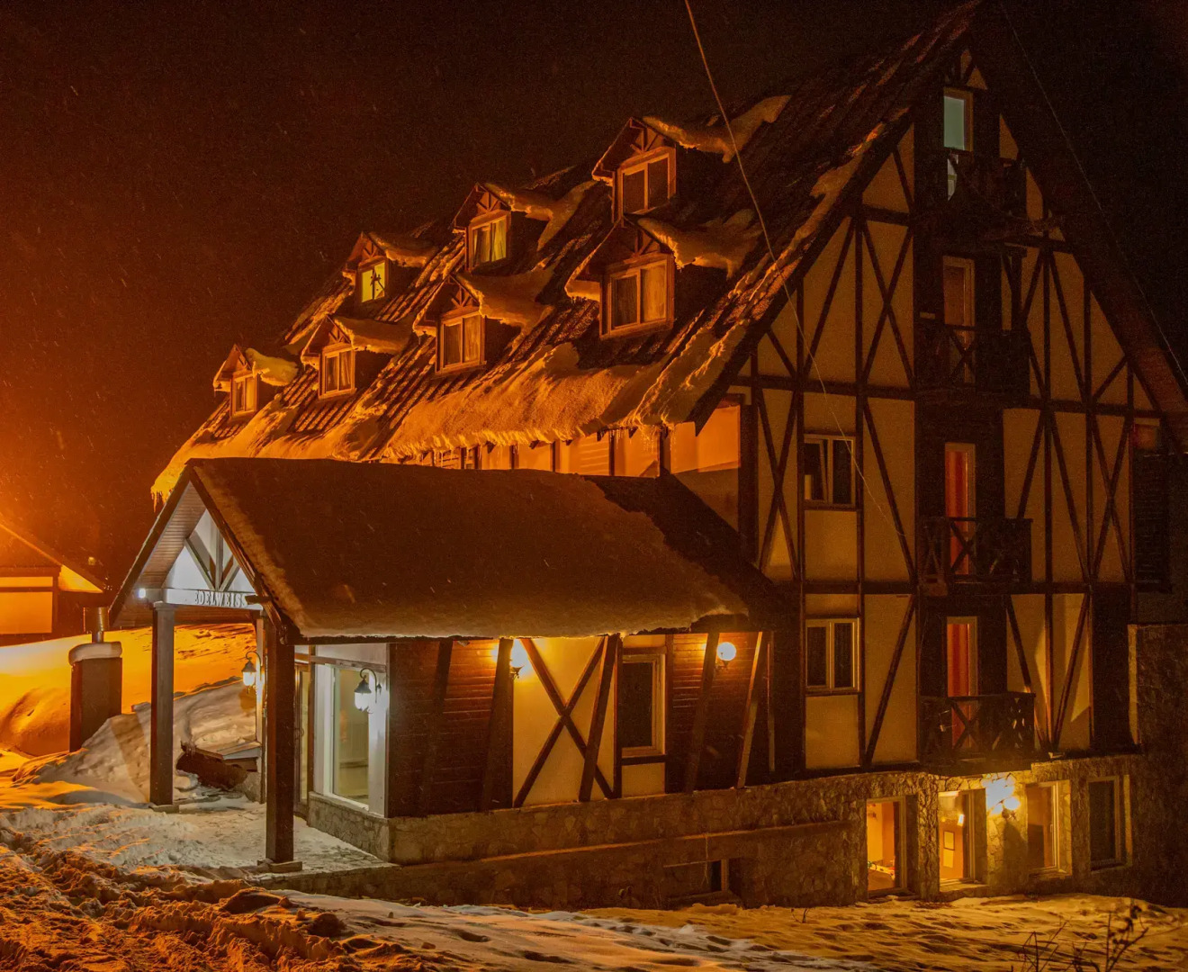 Отель Edelweiss Hotel