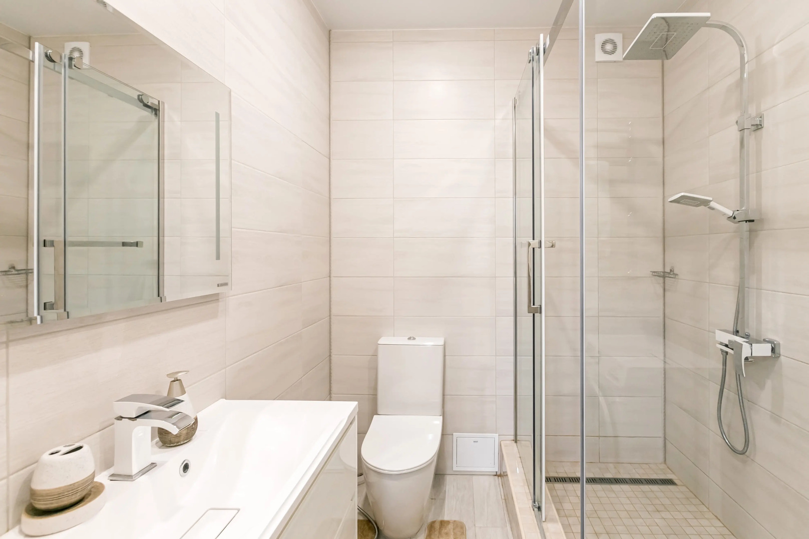 Апартаменты Лира от Ирины Савельевой + С красивым видом на Боргустанский хребет + У входа в верхний Курортный парк + Релакс 150%!