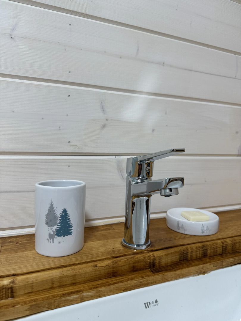 Частный дом Афрейм на берегу реки Пра