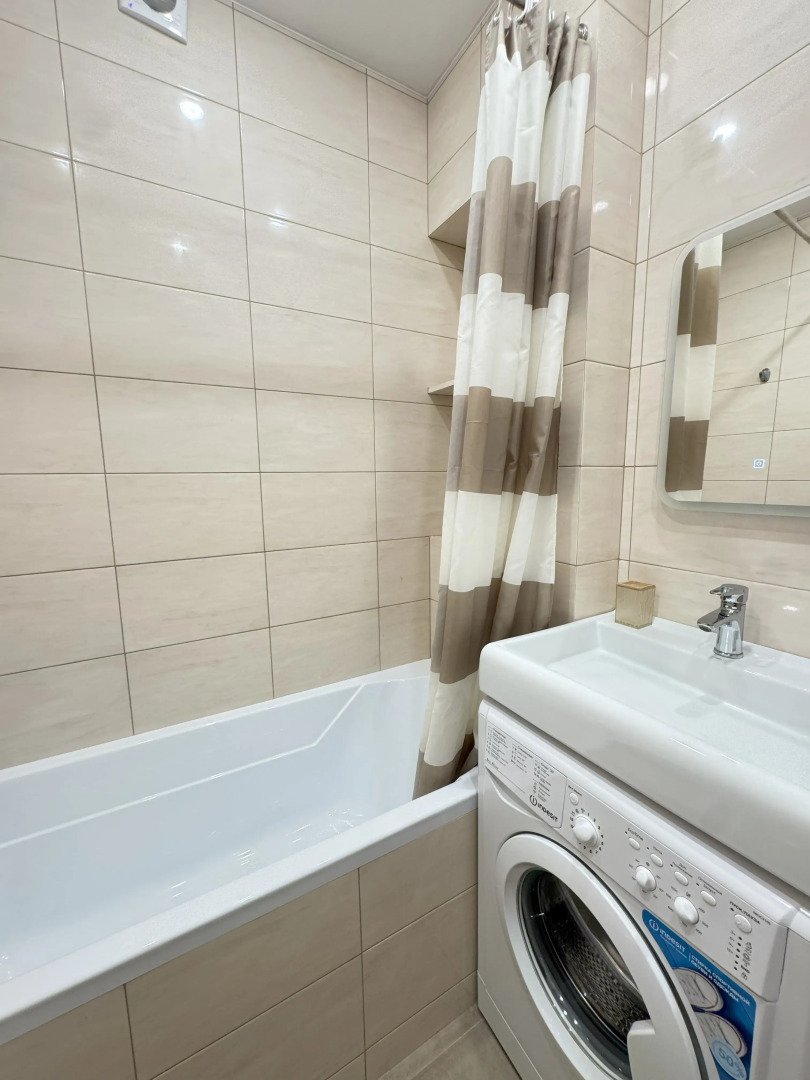 Квартира Пятиместная Красивая в Новом Районе Дивный Квартал у Озера