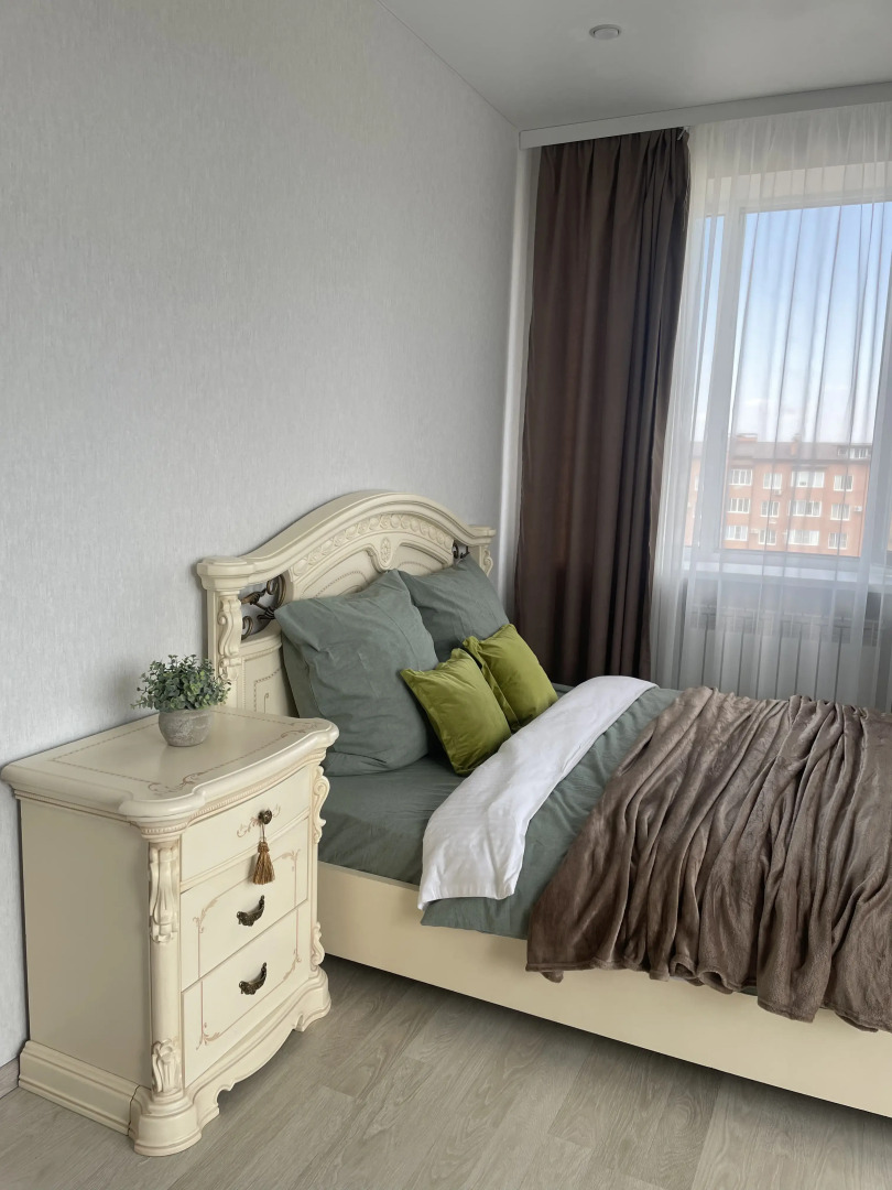 Квартира Просторная на Курсантов Кировцев