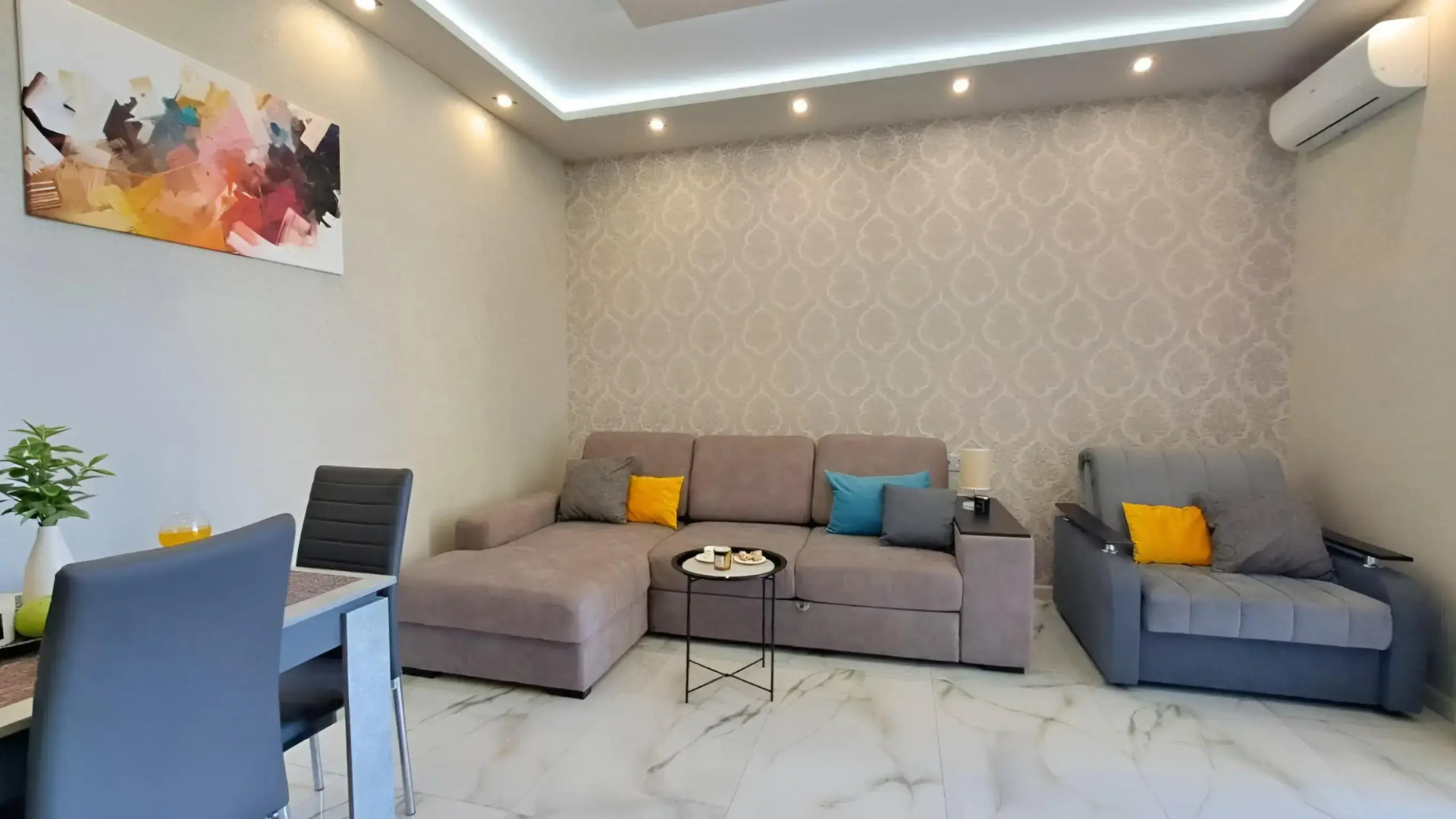 Апартаменты в ЖК Метрополь с Красивым Видом на Горы