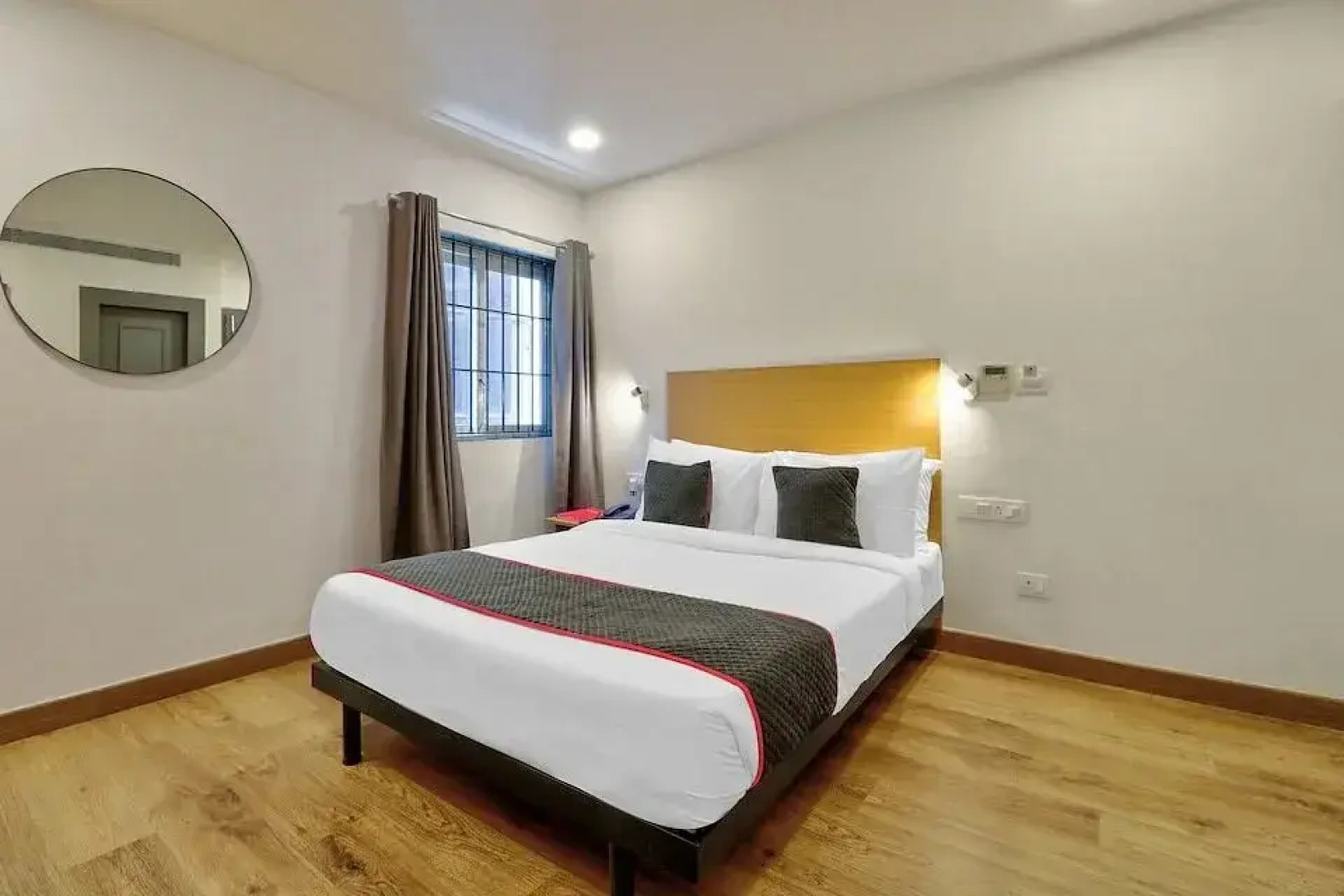 Отель Consulate By Book Meri