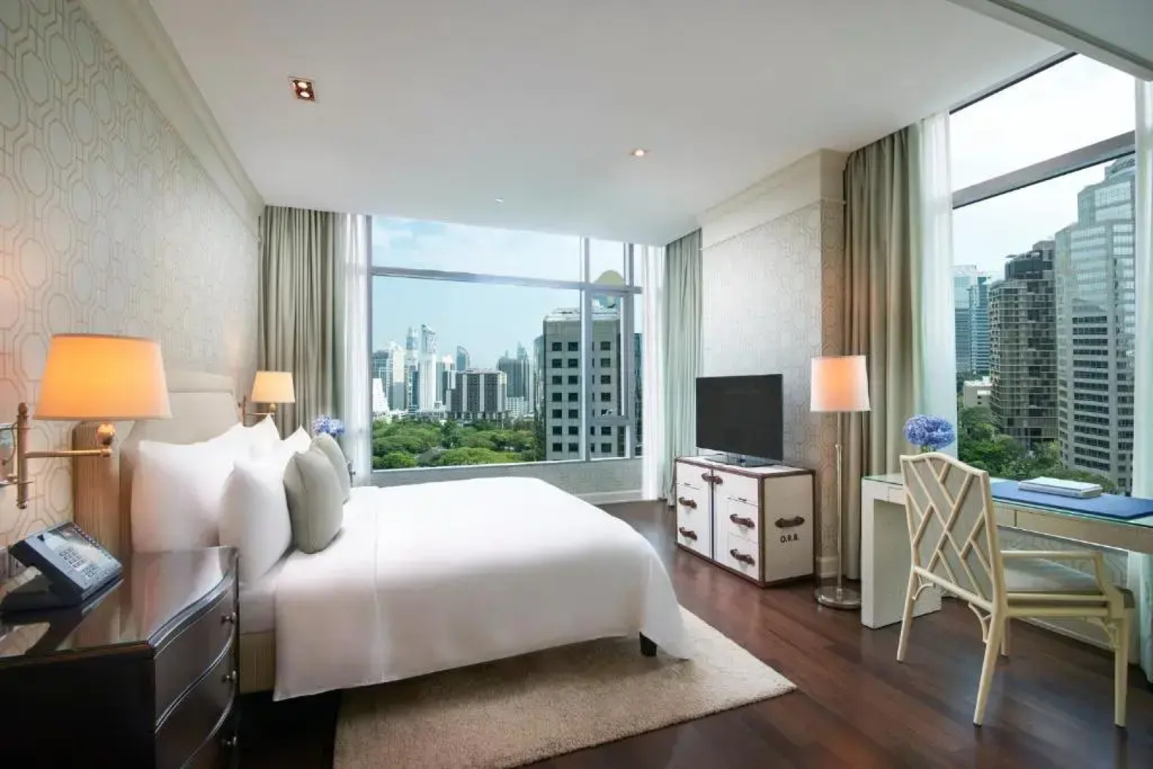 Отель Oriental Residence Bangkok