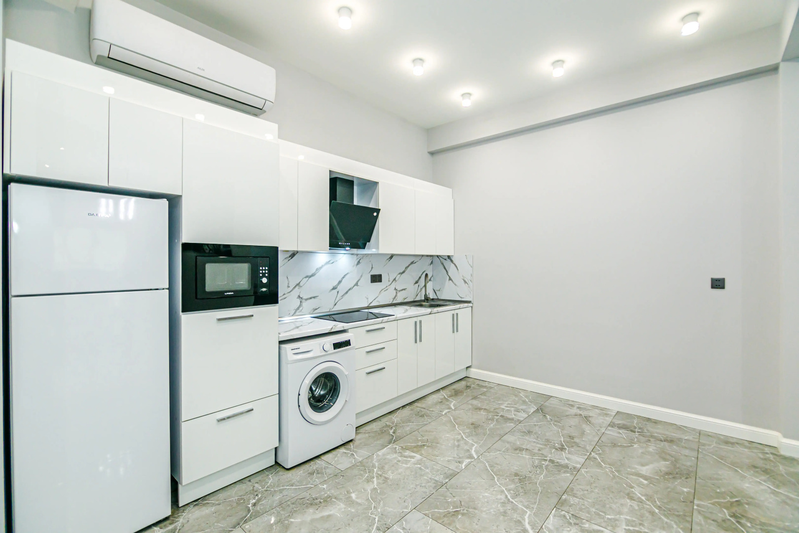 Апартаменты Luxury Apartment Sahil Residence