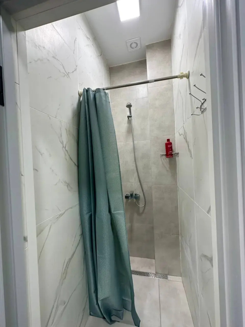 Хостел izzzi hostel Bishkek