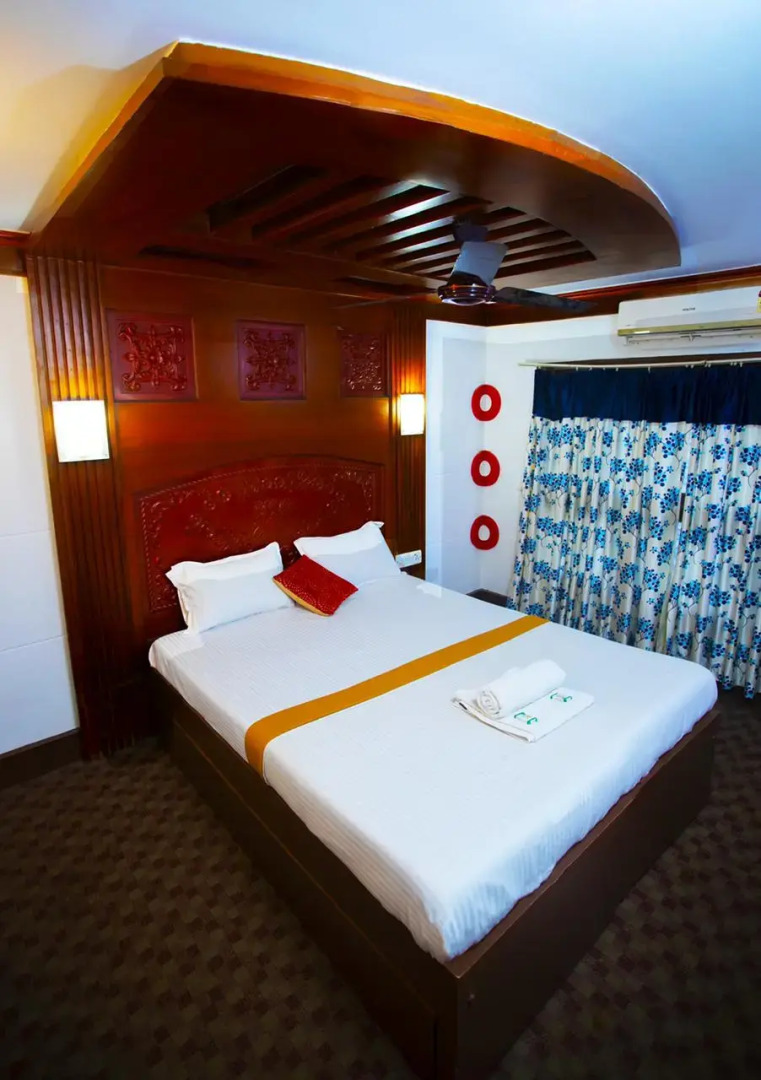 Отель Sreekrishna 5bedroom Family Houseboat