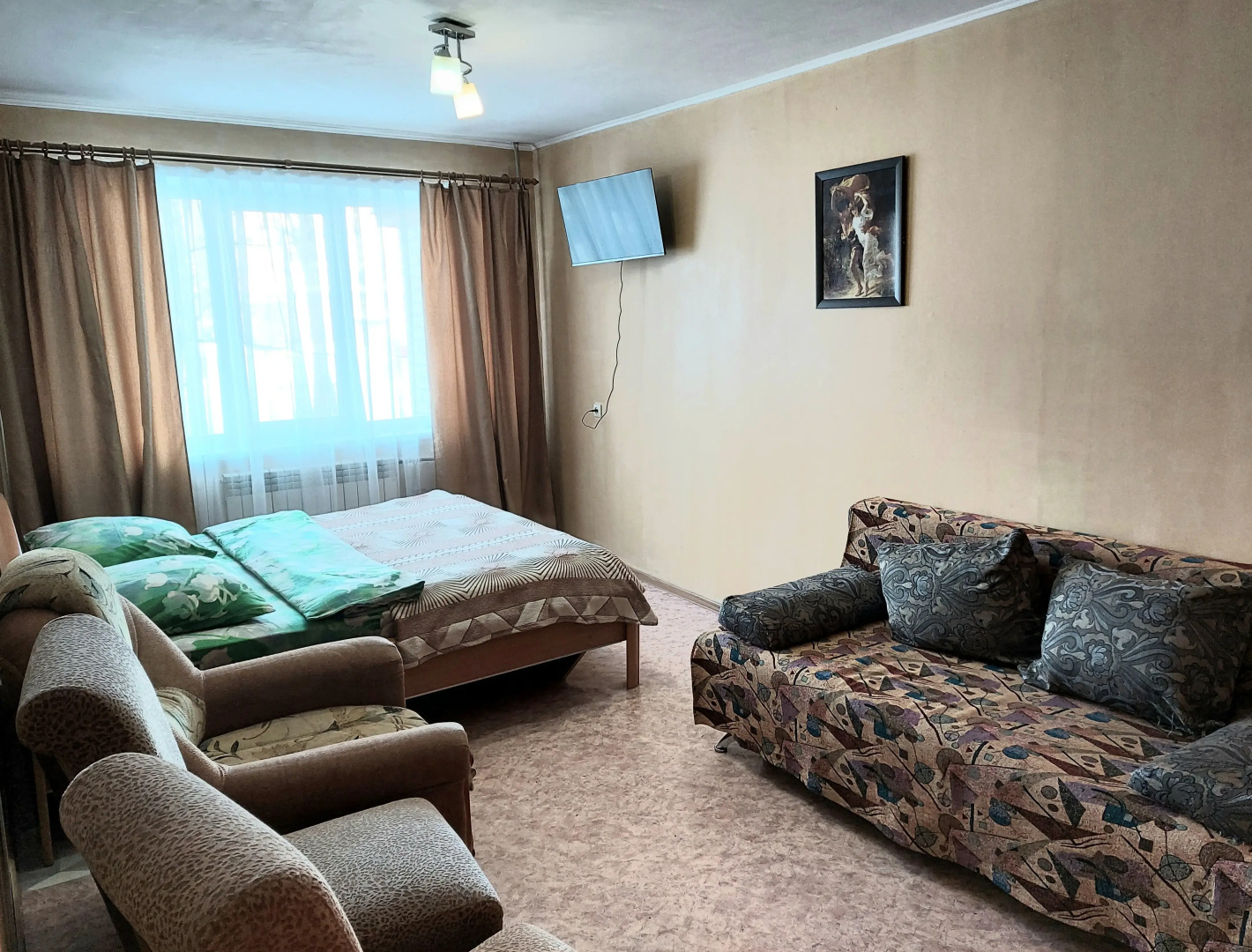 Квартира трёхкомнатная просторная (вместимость до 11 чел.) с изолированными комнатами в центре города