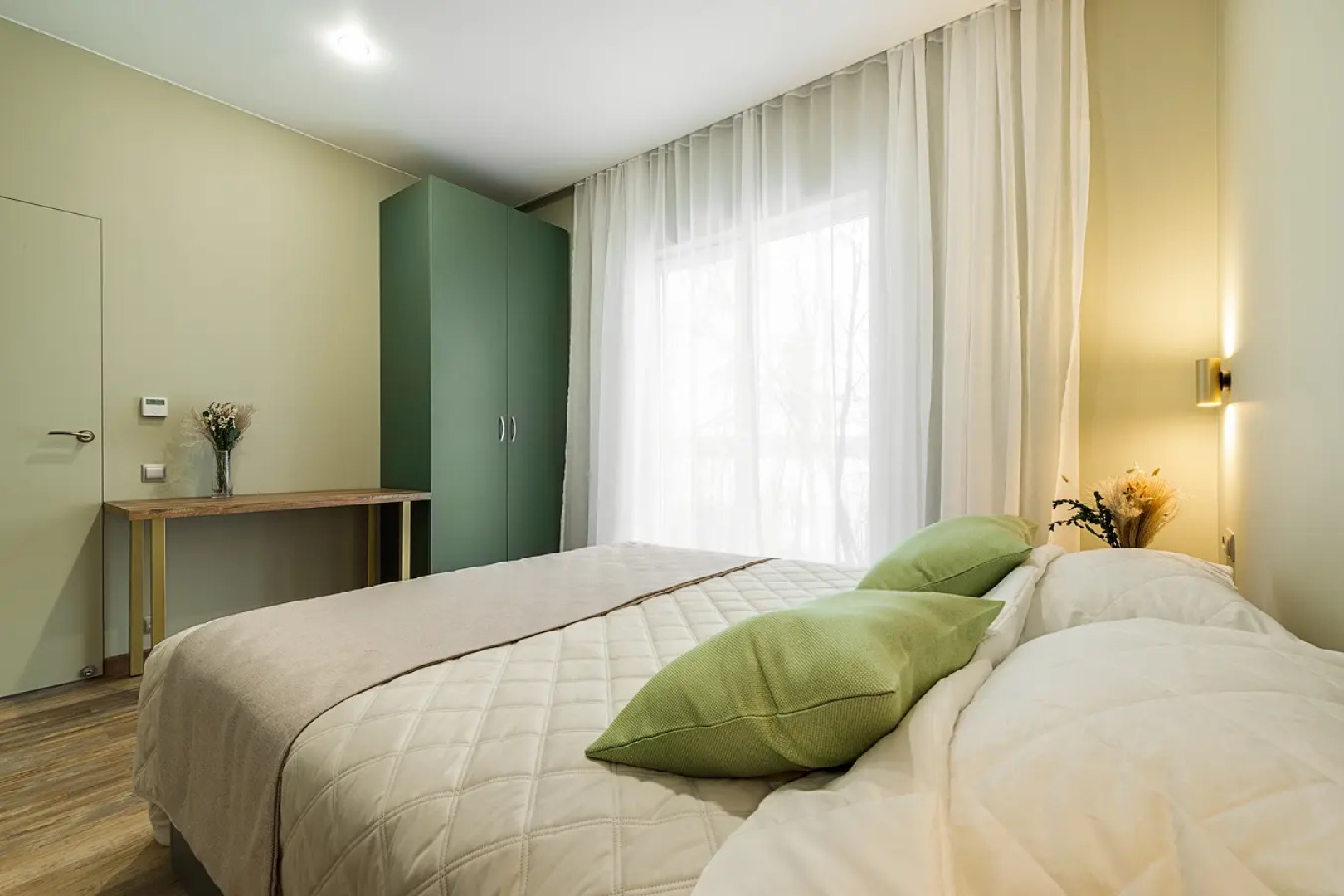 Частный дом Уютный Современный с Видом на Отрадное Озеро