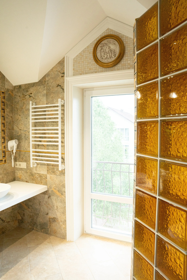 Апартаменты 3-х комнатные дизайн 70м2 в частном доме с бассейном и спа -комплексом