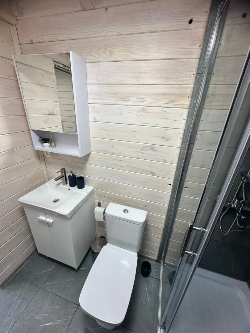 Частный дом у озера