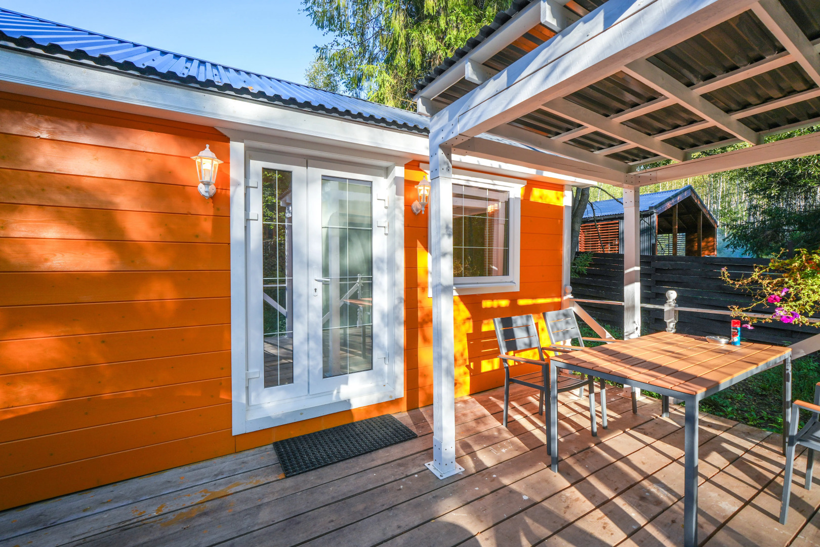 Шале Желтый домик в лесу на Живописной улице