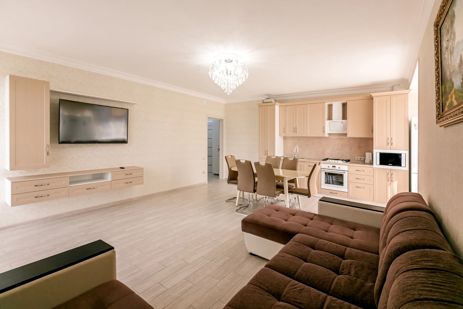 Апартаменты Лира от Ирины Савельевой + С красивым видом на Боргустанский хребет + У входа в верхний Курортный парк + Релакс 150%!