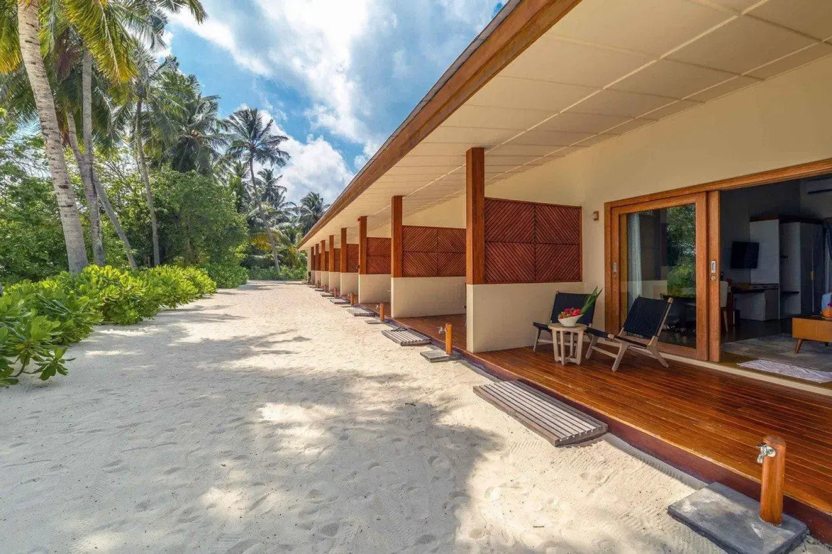 Курортный Отель Fiyavalhu Resort Maldives