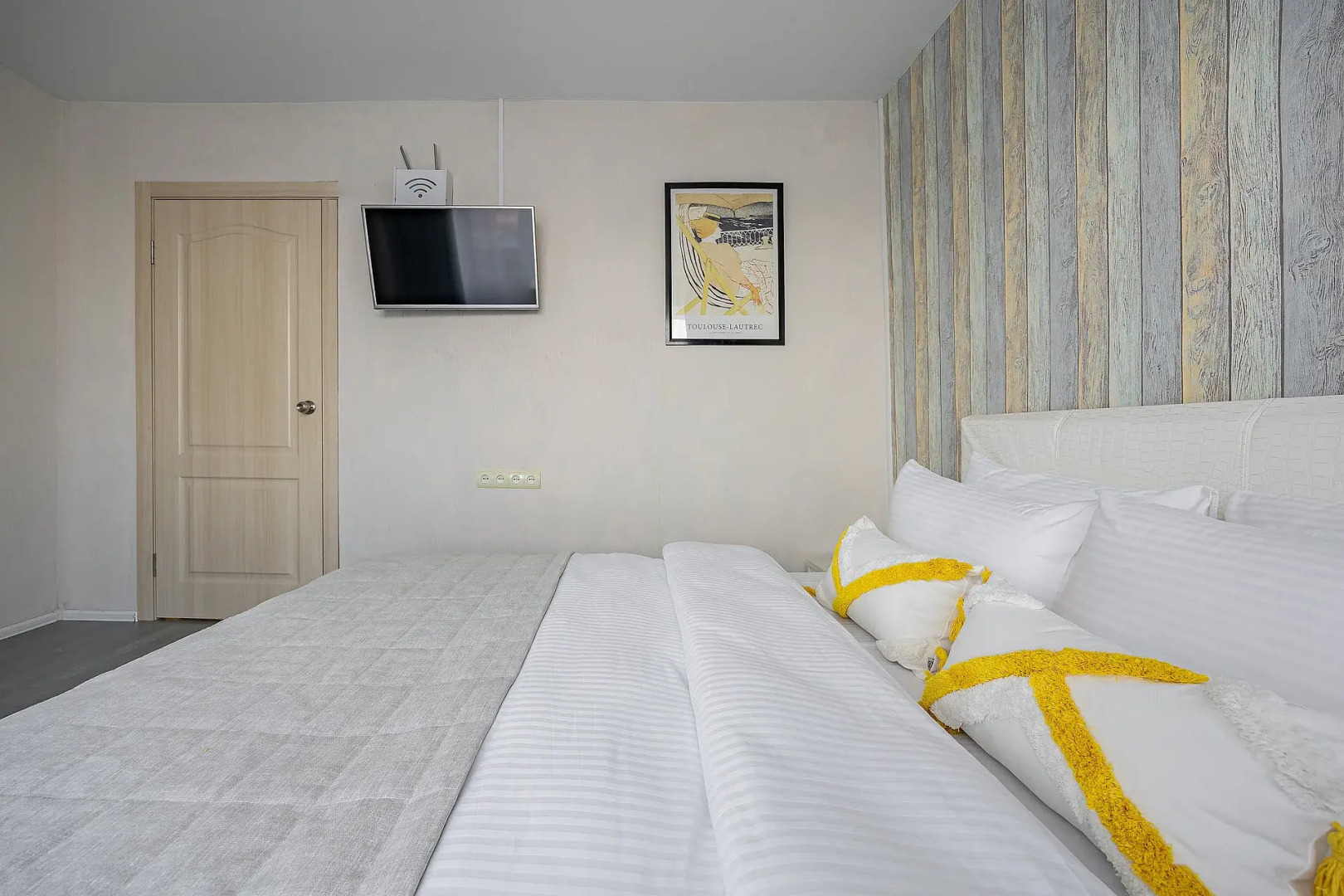 Апартаменты двухкомнатные в самом центре на Большой Покровской 73, Сова-Дом