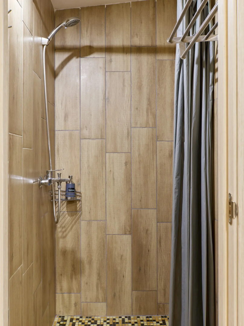 Меблированные Комнаты Rush in Aparts в Центре Мансардный Номер с Двуспальной Кроватью и Удобной Общей Кухней Рядом Улица Баумана