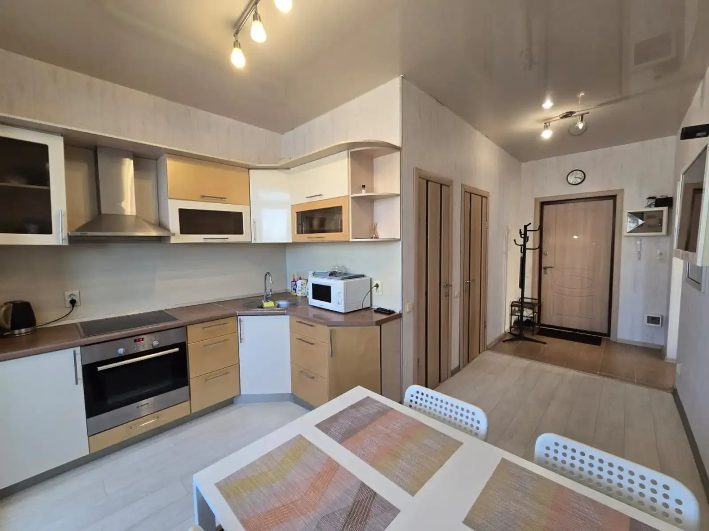 Квартира Трехкомнатная Сургут