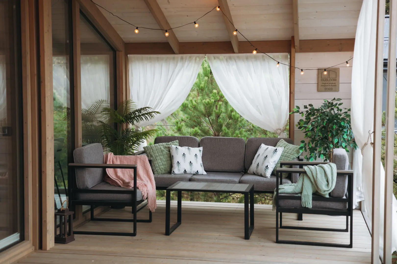 Частный дом с баней бочкой у воды и леса