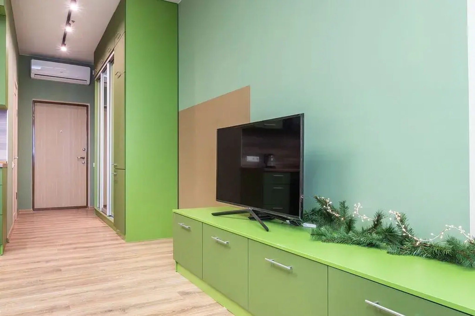Апартаменты SKY INN Color Green