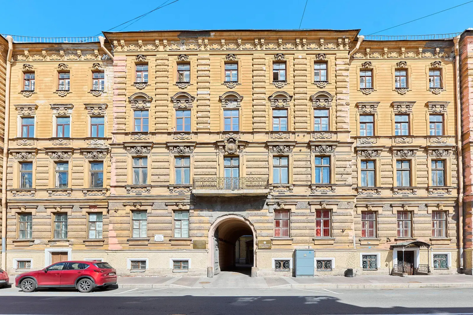 Квартира Orlov House с видом на крыши Петербурга