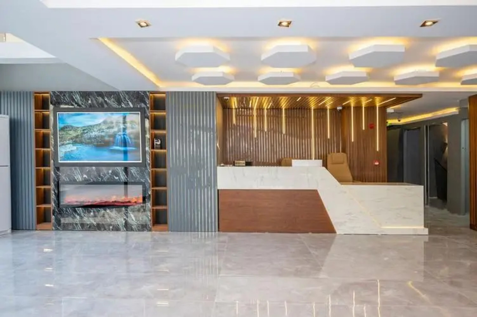 Luxury Airport Hotel by Zazzoni